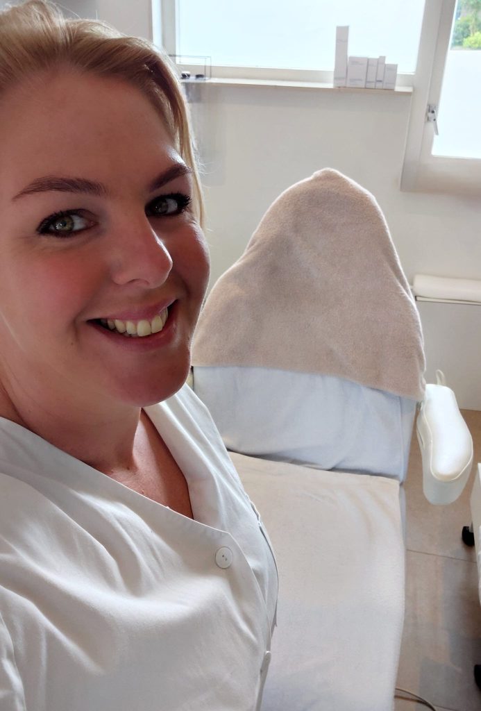 Iris, pedicure en manicure bij Beauty by Mariette